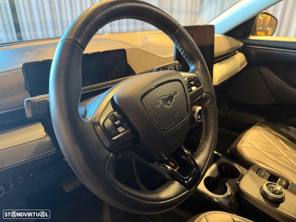 Ford Mustang Mach-E Premium - 24
