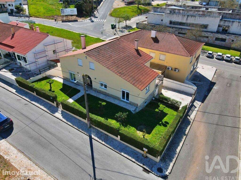 Moradia em gaveto T5 em Cadaval e Pêro Moniz de 663 m2 - Grande imagem: 4/38