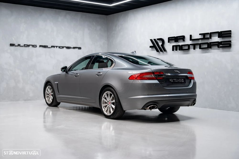 Jaguar XF 2.2 D Premium Luxury - 8