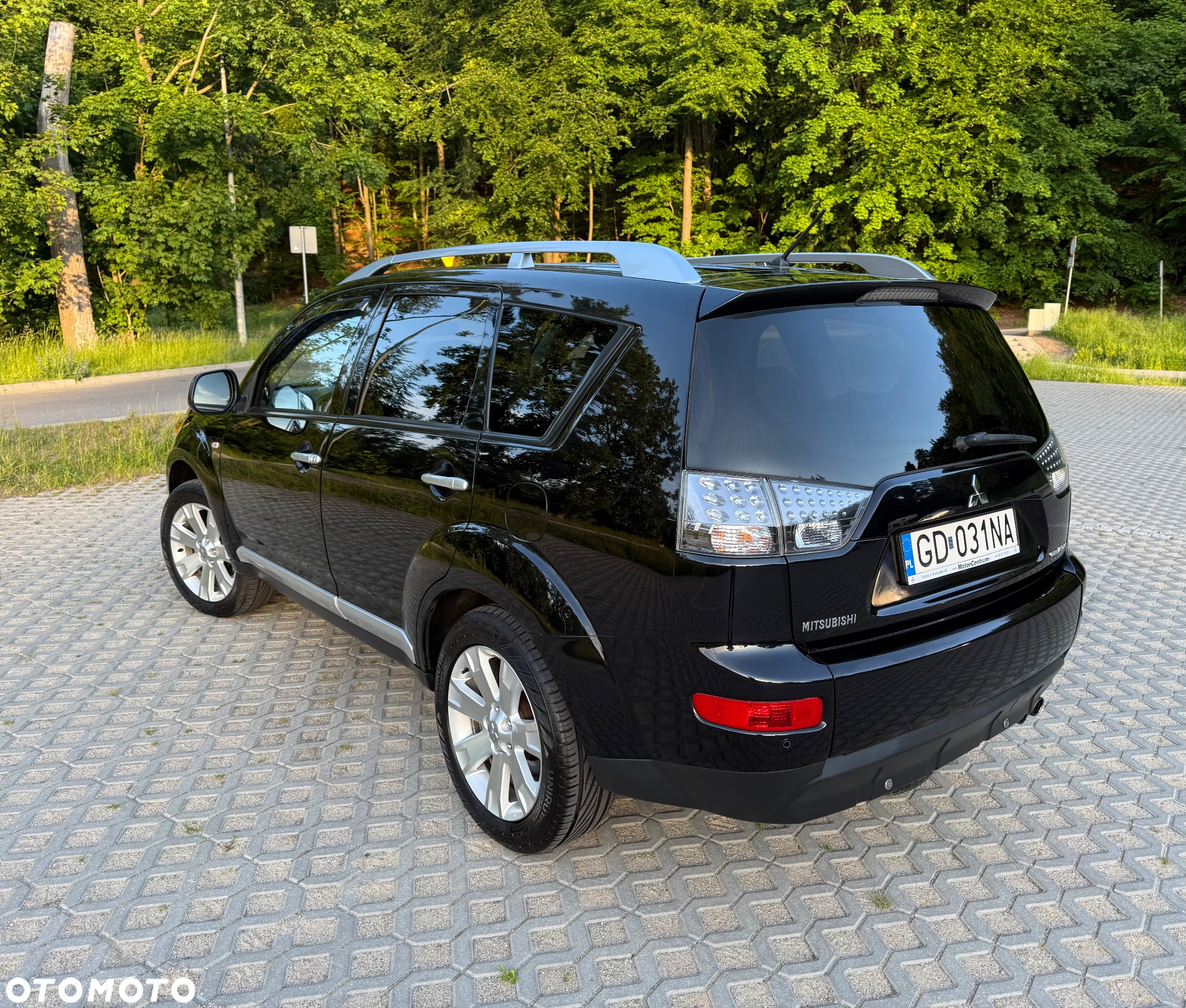 Mitsubishi Outlander - 3