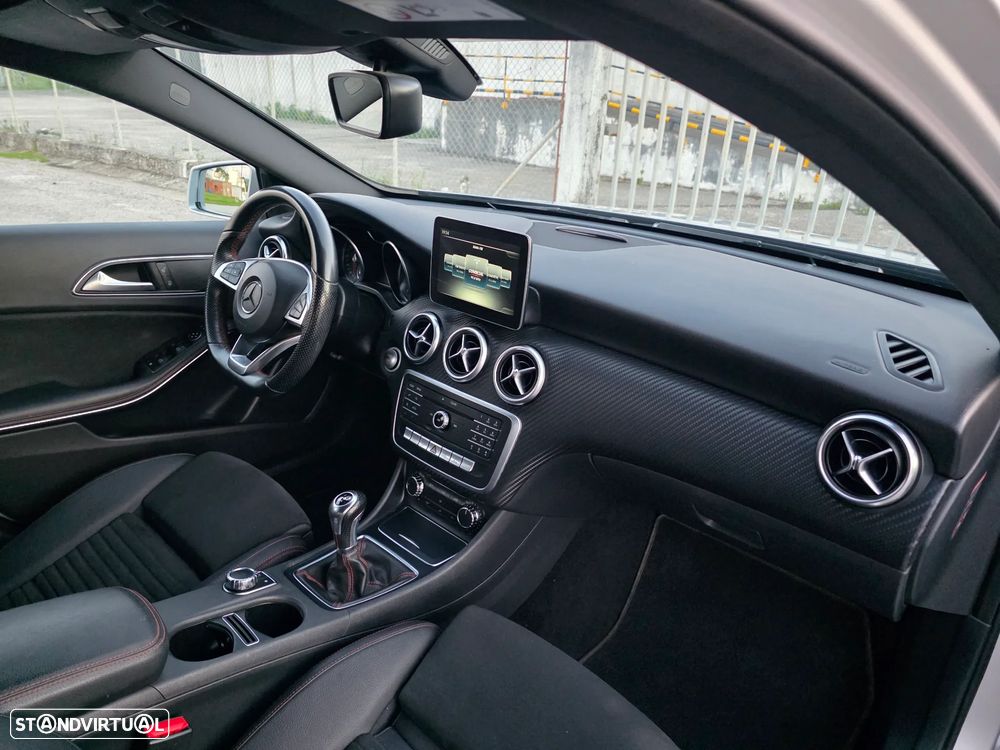 Mercedes-Benz A 180 AMG Line - 29