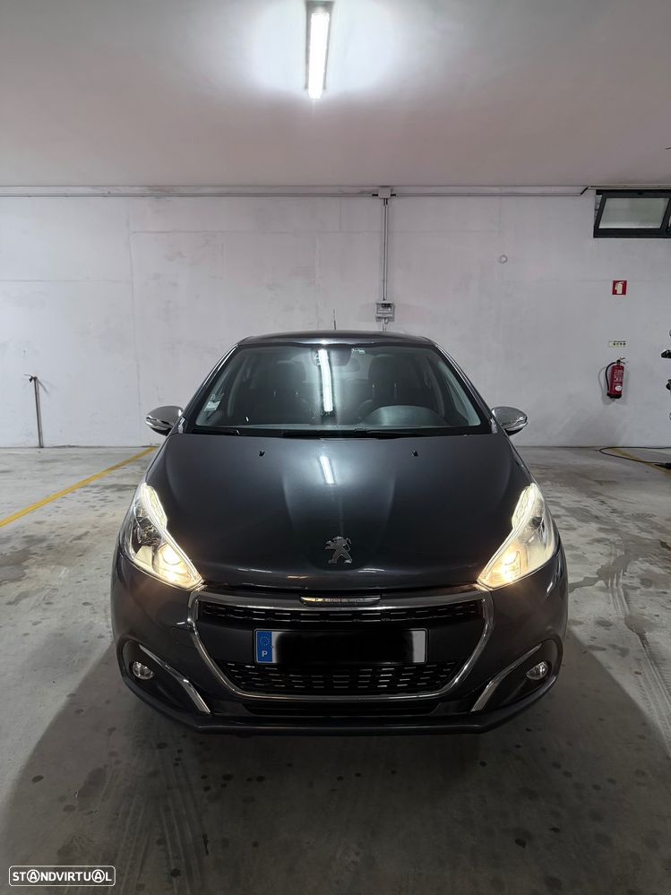 Peugeot 208 - 1