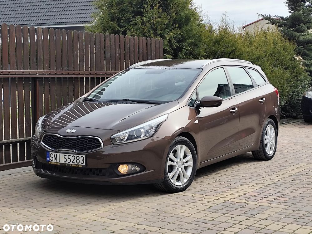 Kia Ceed 1.6 GDI Dream Team Edition - 22
