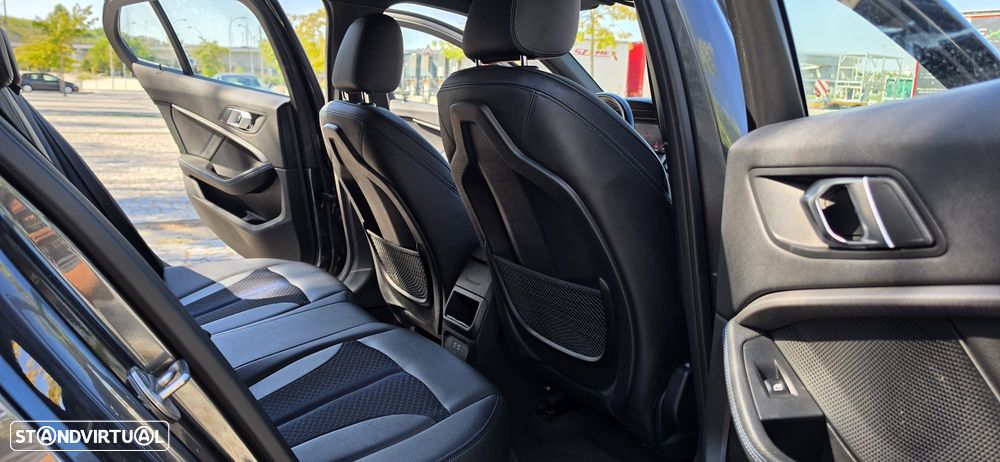BMW 116 d Pack Desportivo M Auto - 26