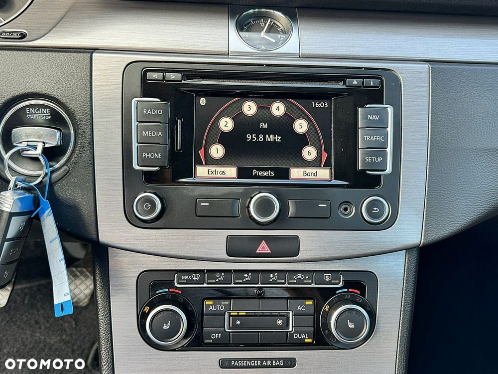 Volkswagen Passat - 17