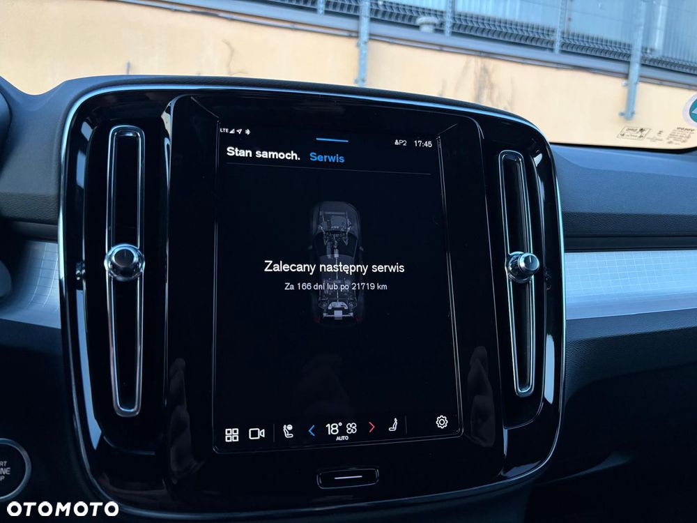 Volvo XC 40 B3 Plus Dark - 35