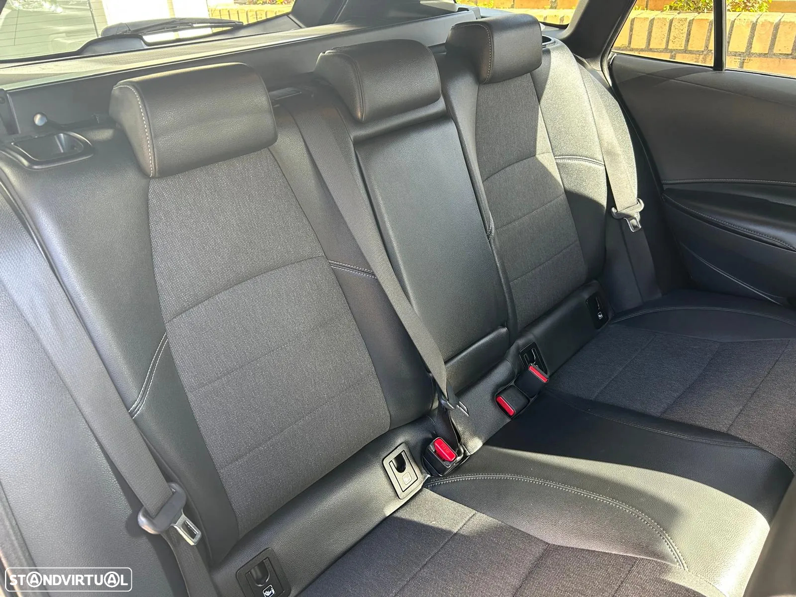 Toyota Corolla Touring Sports 1.8 Hybrid Comfort+P.Sport - 29
