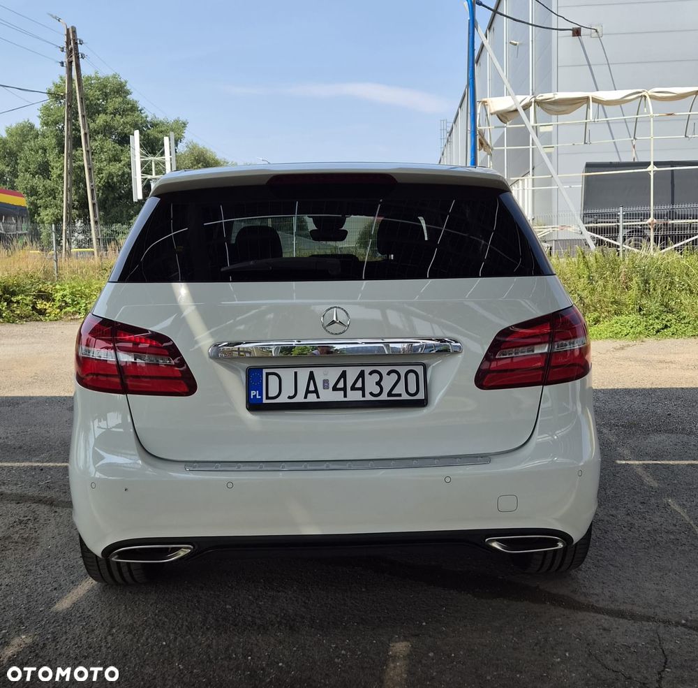 Mercedes-Benz Klasa B 180 UrbanStyle Edition - 17