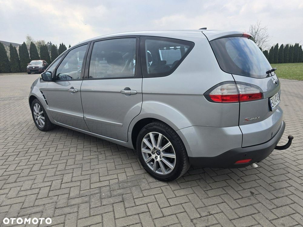 Ford S-Max - 12