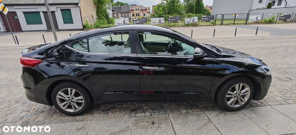 Hyundai Elantra 1.6 Comfort - 6