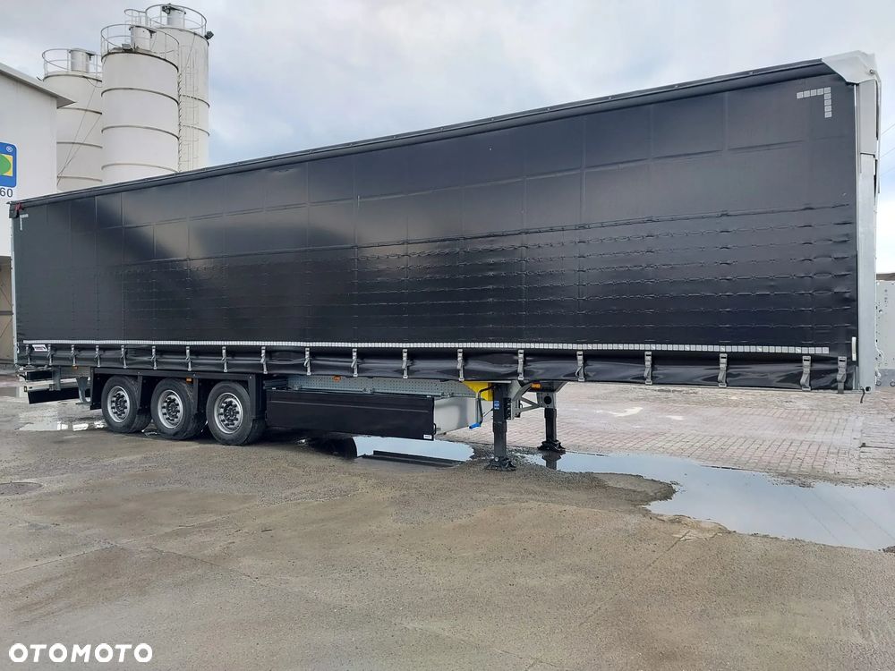 Schmitz Cargobull Schmitz Cargobull SCS MB Varios - koła 385/55 R22,5 - 1