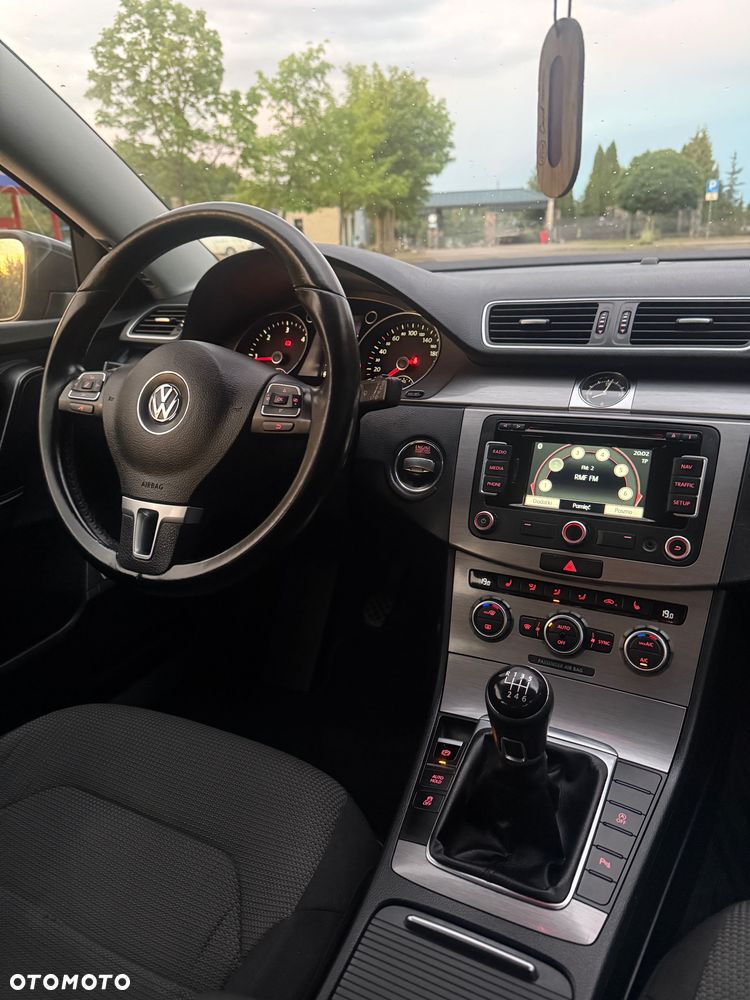 Volkswagen Passat - 8