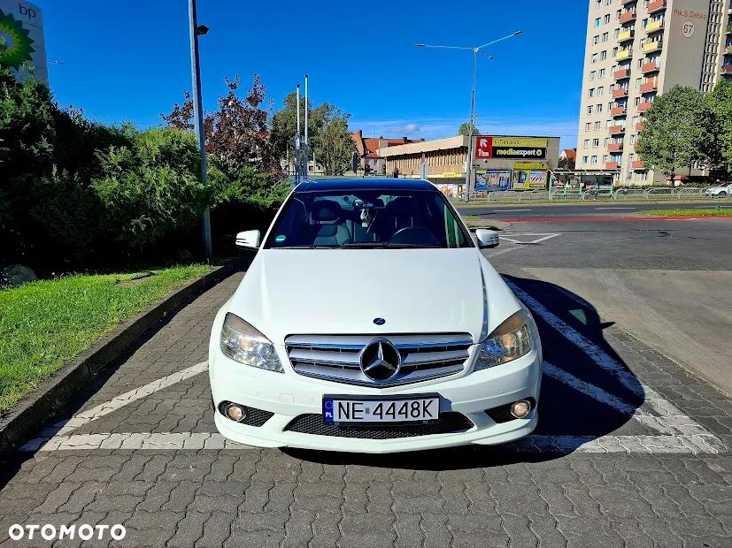 Mercedes-Benz Klasa C 180 CGI Automatik BlueEFFICIENCY Elegance - 32