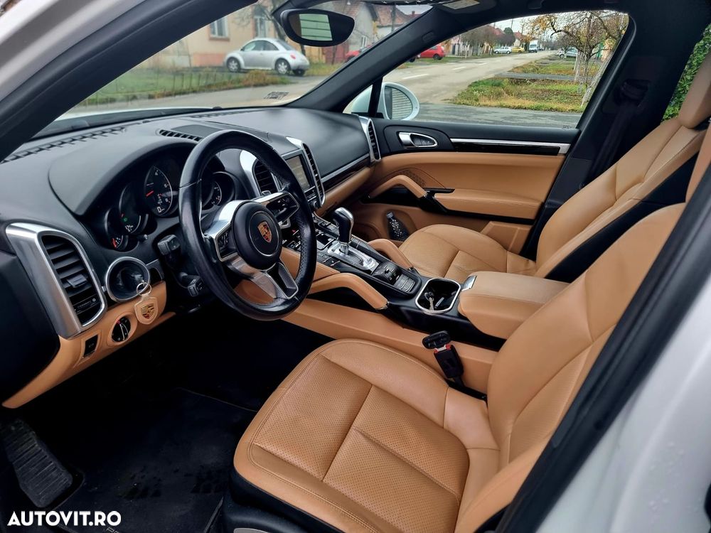 Porsche Cayenne 3.0 L - 7
