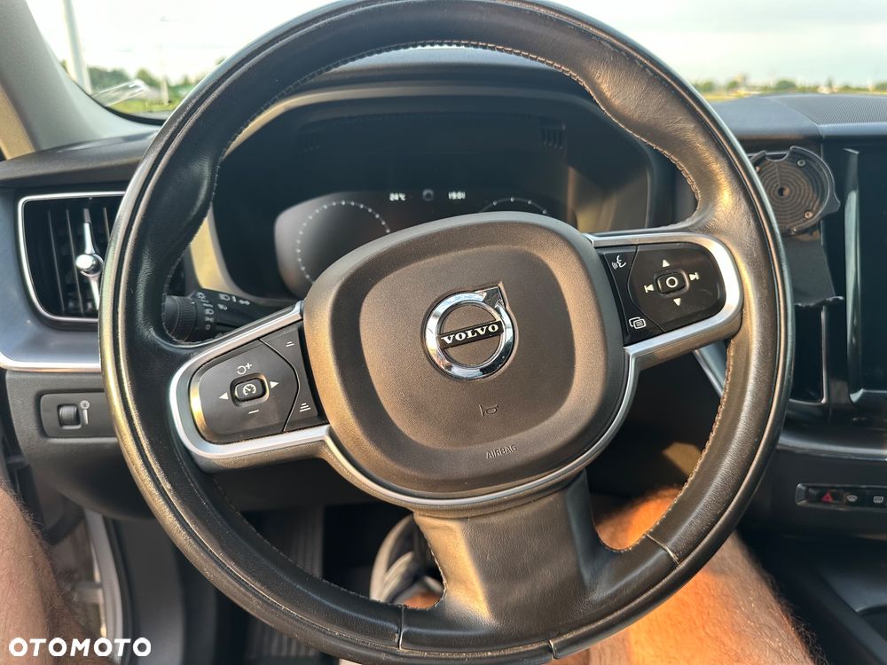 Volvo XC 60 D4 AWD Momentum - 11