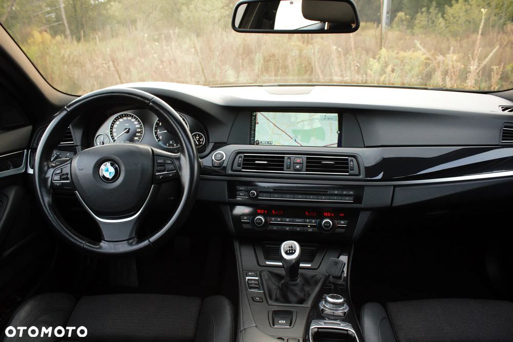 BMW Seria 5 528i Touring - 25