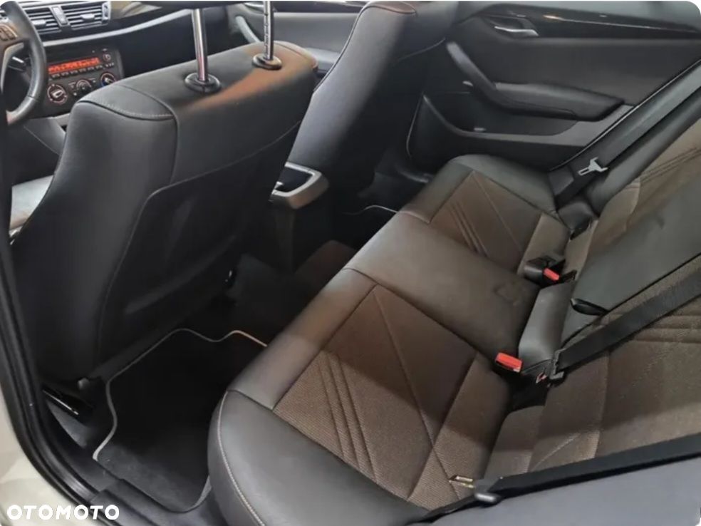 BMW X1 xDrive20i Sport Line - 13