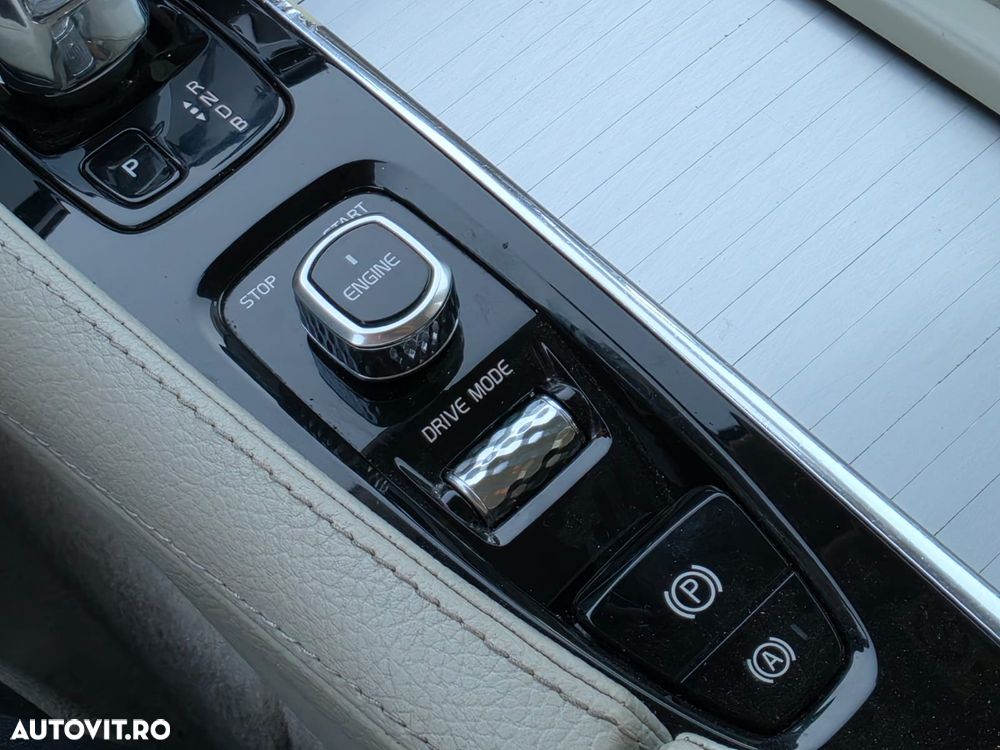 Volvo XC 90 T8 AWD Twin Engine Geartronic Momentum - 27