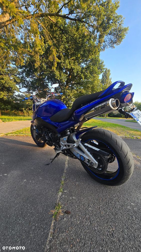 Suzuki GSR - 11