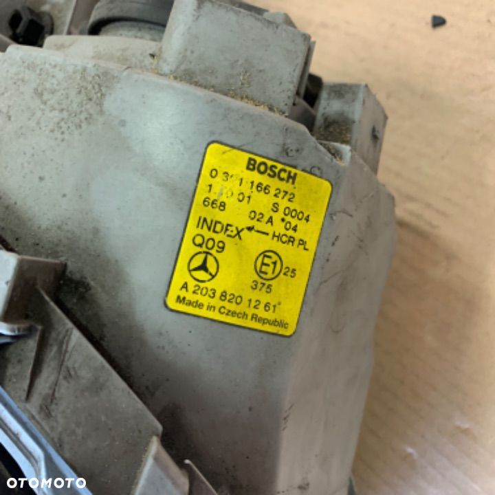 MERCEDES C 203 lampa xenon prawa europa uszkodzona - 2
