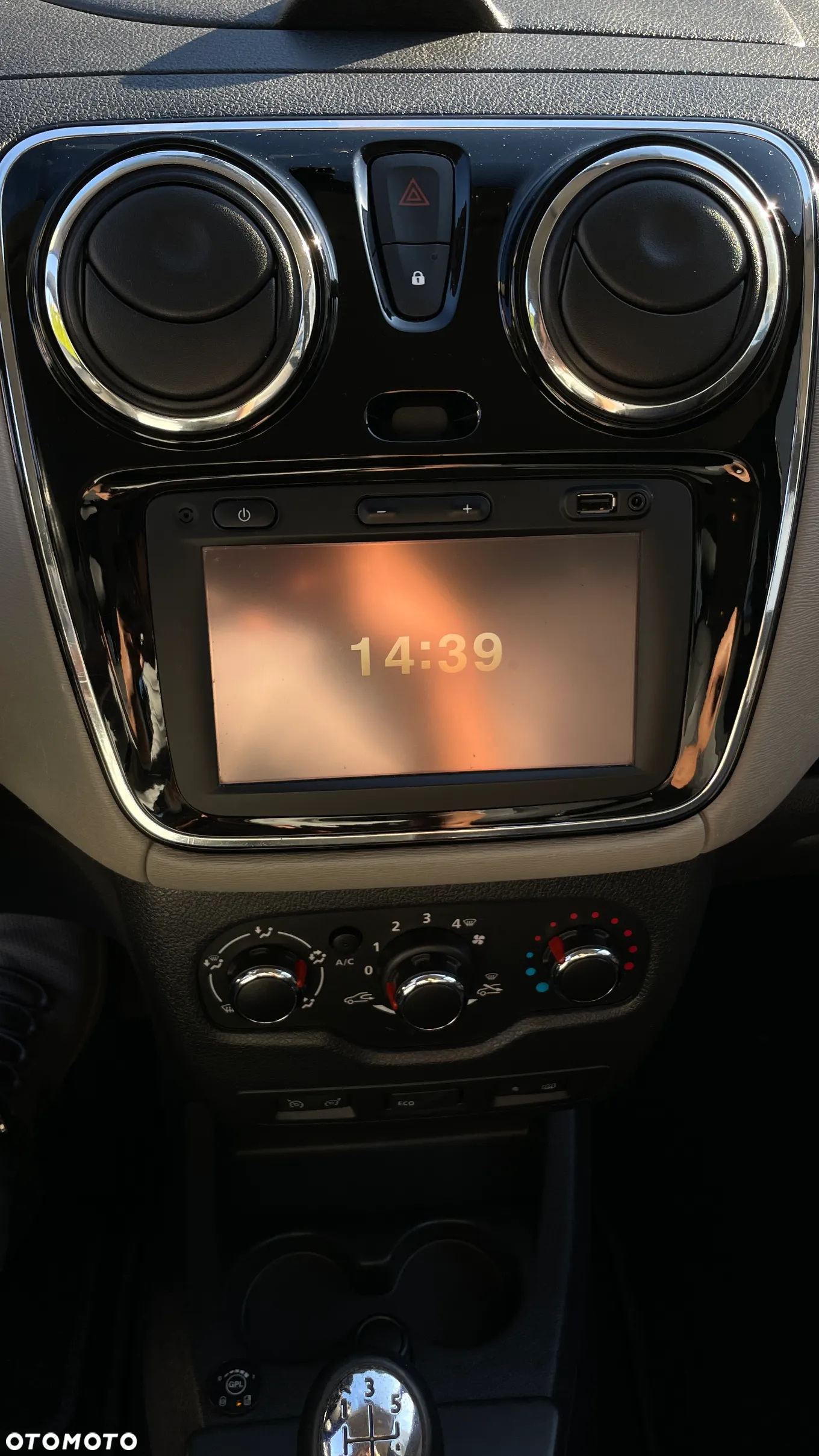 Dacia Lodgy 1.6 MPI 85 Laureate - 11