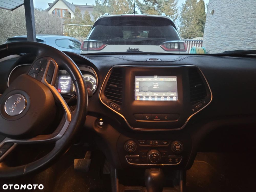 Jeep Cherokee - 8