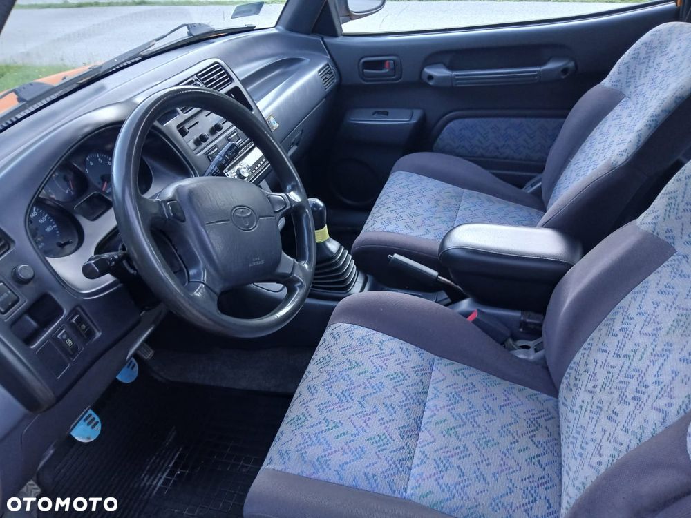 Toyota RAV4 2.0 - 7