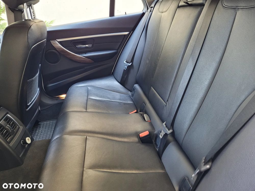 BMW Seria 3 318d Luxury Line - 29