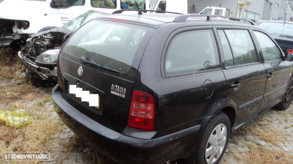 Skoda Octavia Combi 1.6i 2001 - Para Peças - 6