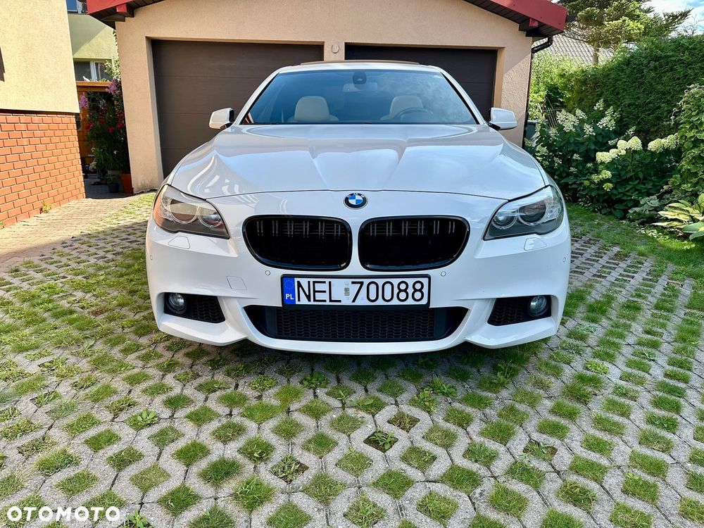 BMW Seria 5 550i xDrive Sport-Aut - 2