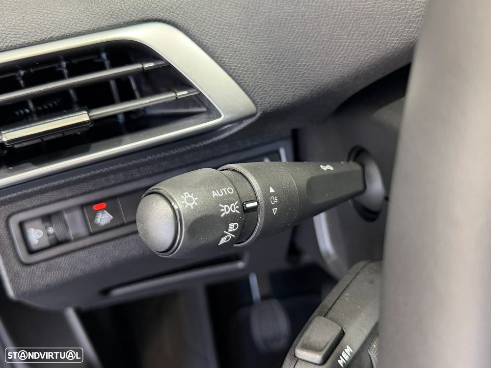 Peugeot 3008 1.5 BlueHDi Active - 23