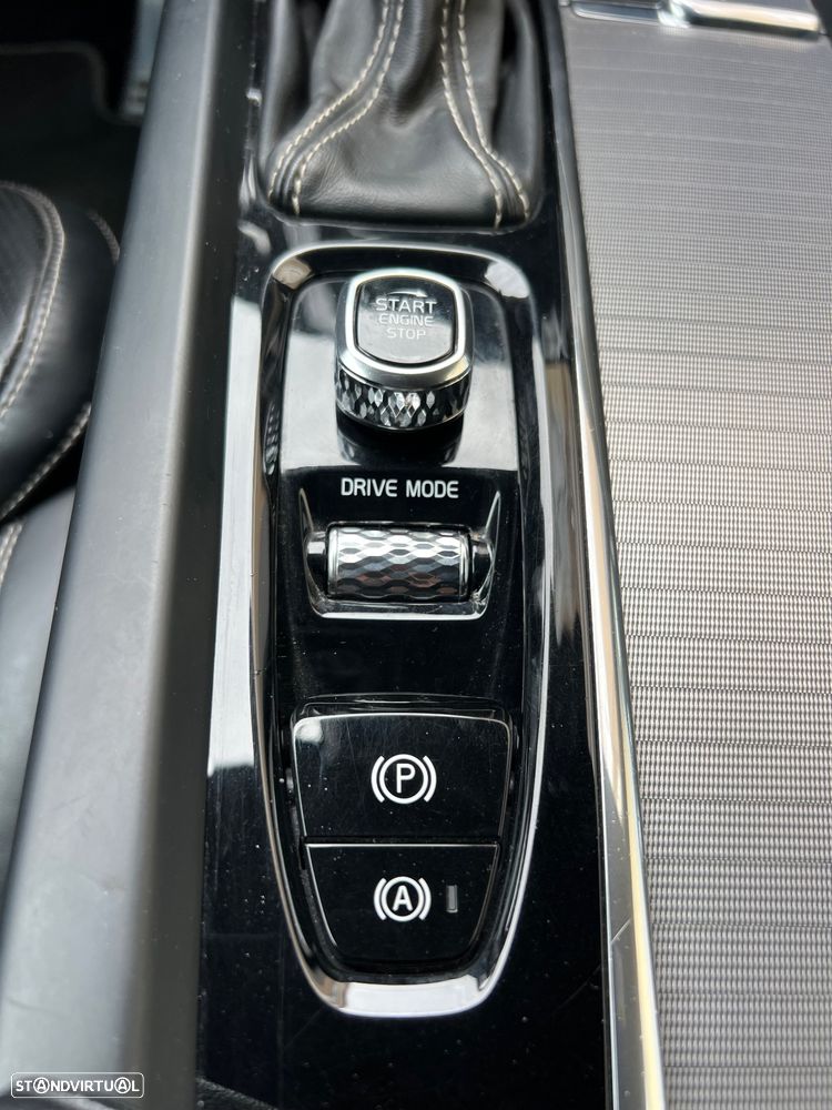 Volvo XC 60 2.0 D4 R-Design AWD Geartronic - 30