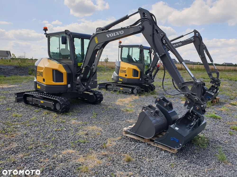 Volvo ECR40F KLIMATYZACJA NOWA DOSTĘPNA OD RĘKI, SZYBKOZŁĄCZE, DŁUGIE RAMIĘ, OBRÓT W OBRYSIE, ŁYŻKI: 300, 600, 1200MM SKARPOWA HYDRAULICZNA STEROWANA Z JOYSTICKA - 28