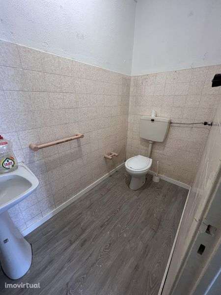 Garagem / Arrecadação / Mini Armazem / Box - Torre  da Marinha - Grande imagem: 5/7