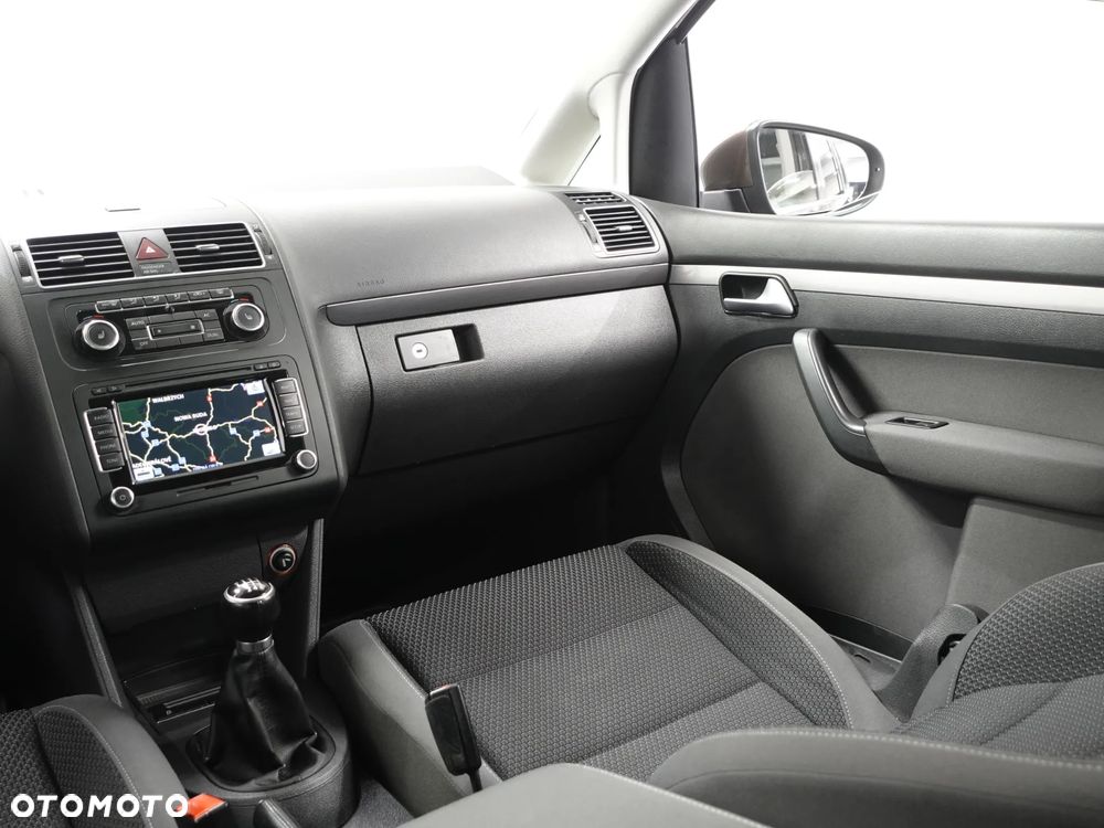 Volkswagen Touran - 31