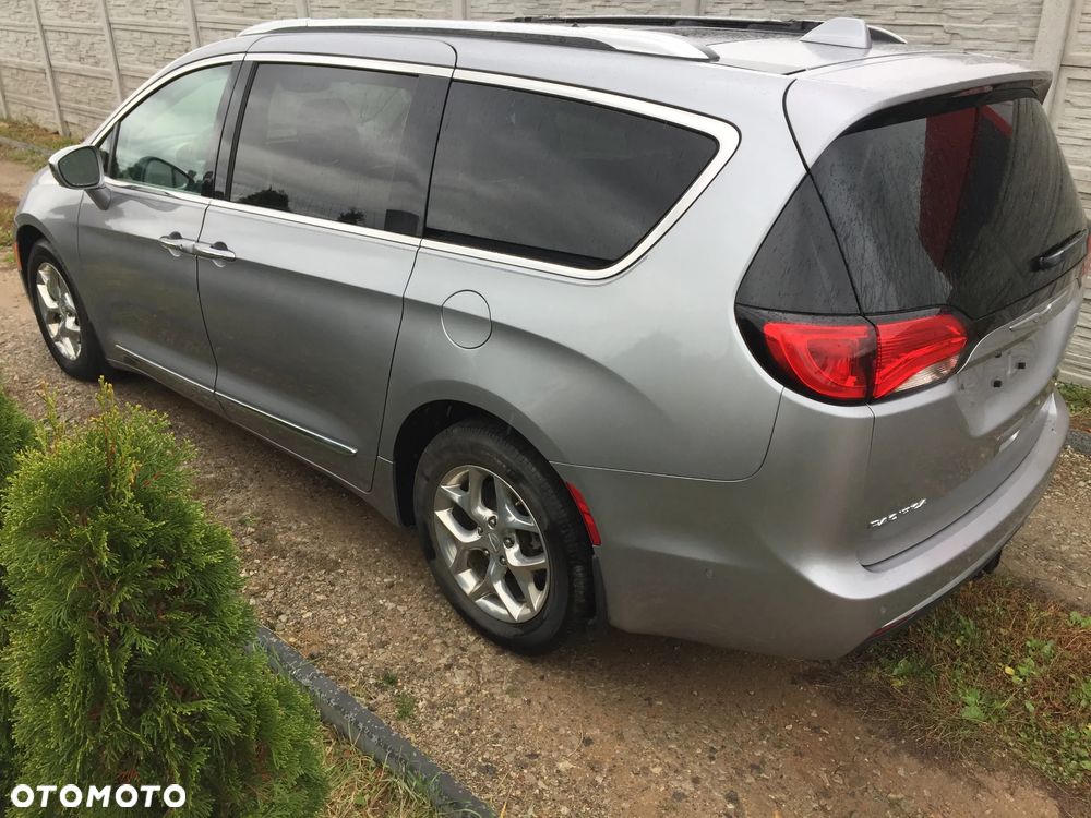 Chrysler Pacifica - 8