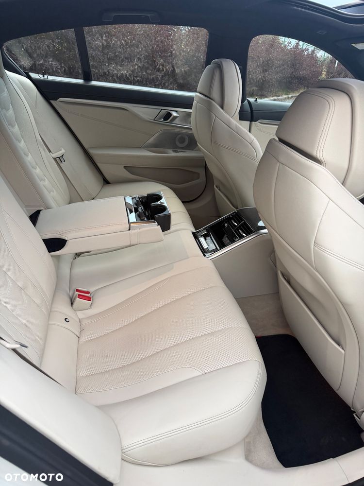 BMW Seria 8 - 17