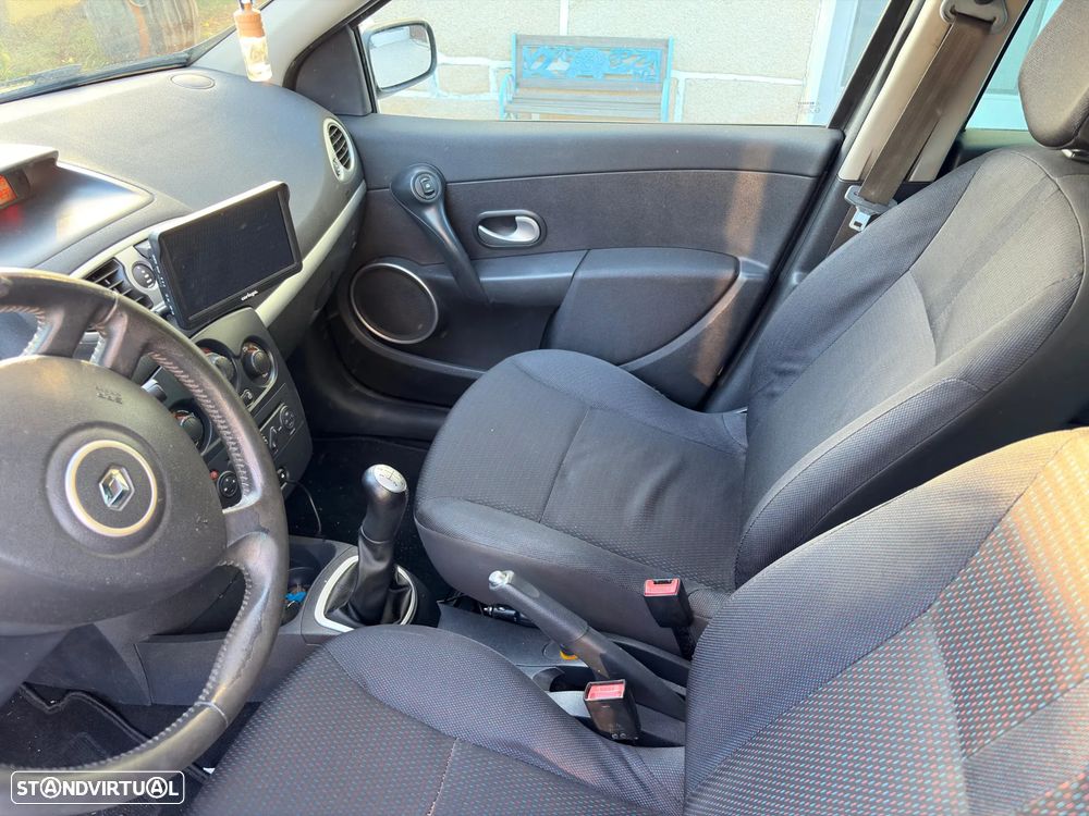 Renault Clio Sport Tourer - 11