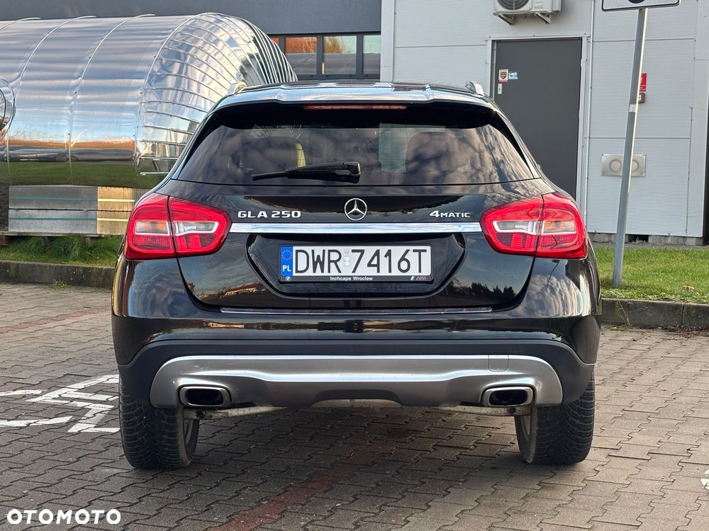 Mercedes-Benz GLA 250 4Matic 7G-DCT UrbanStyle Edition - 12