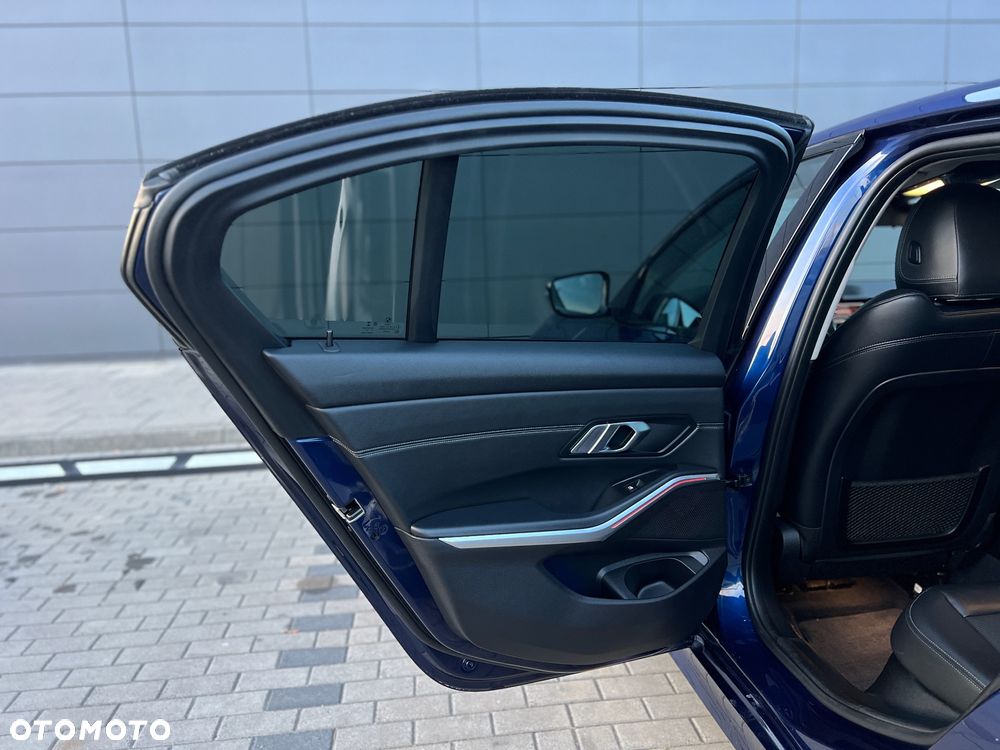 BMW Seria 3 320d Sport Line Shadow sport - 38