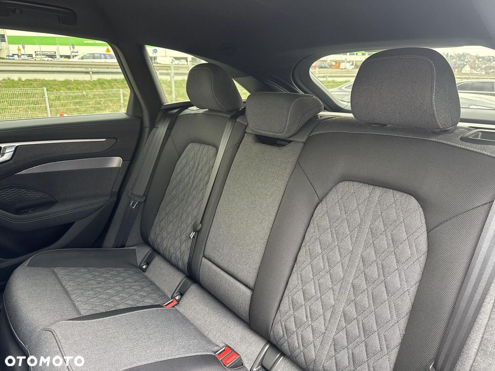 Audi A6 Avant - 16