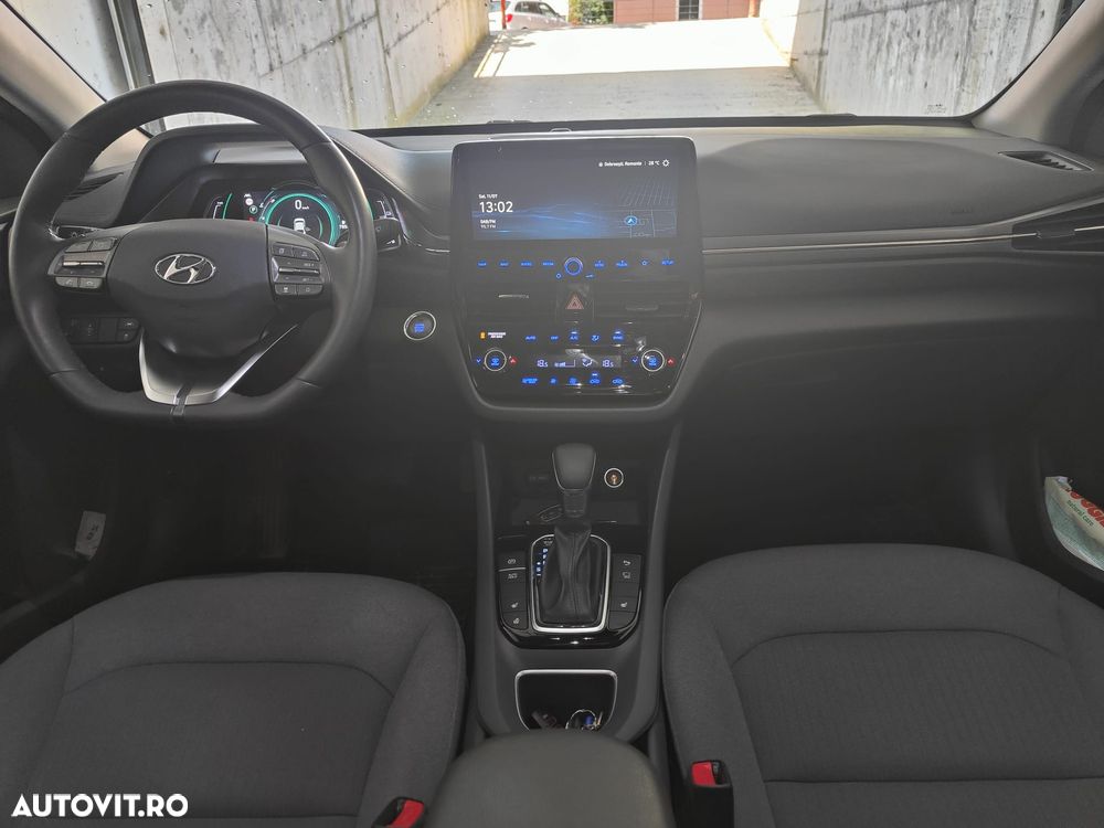 Hyundai IONIQ - 10
