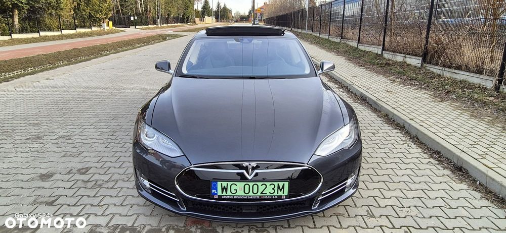 Tesla Model S - 40