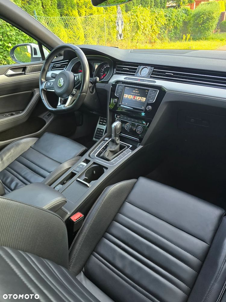 Volkswagen Passat - 11