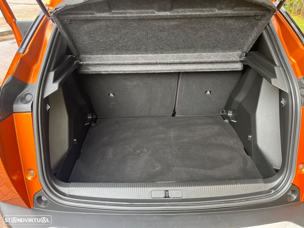 Peugeot 2008 1.2 PureTech Allure EAT8 - 37