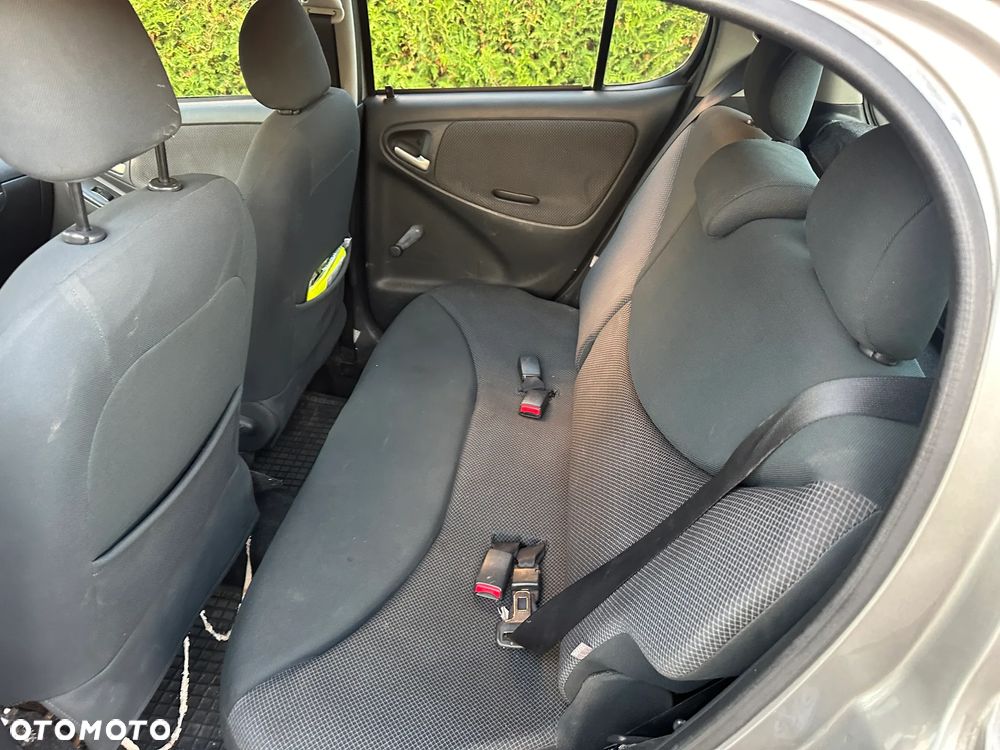 Toyota Yaris 2004 photo 4