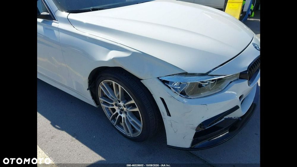 BMW Seria 3 330i M Sport - 14