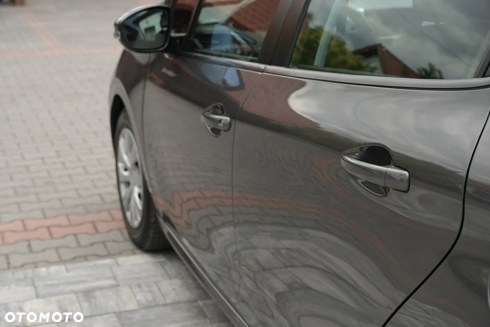 Peugeot 208 - 16