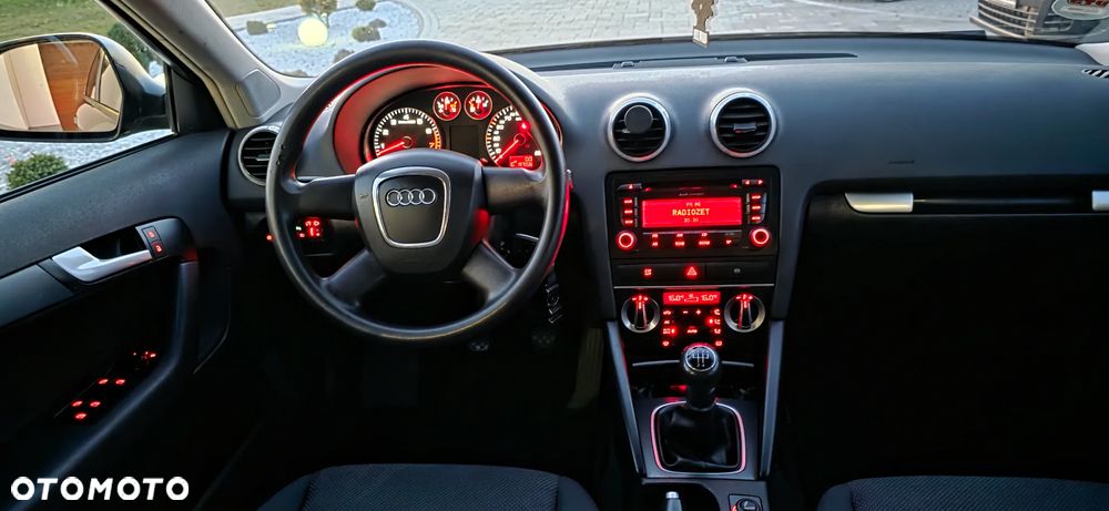 Audi A3 Sportback 1.6 Ambiente - 15