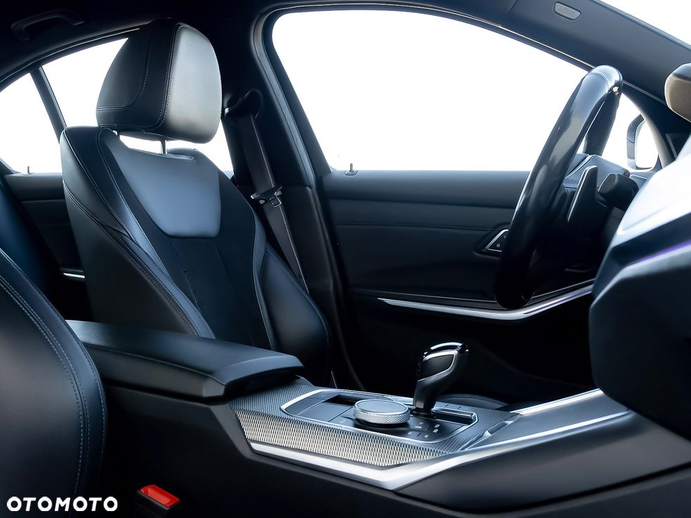 BMW Seria 3 320d xDrive M Sport - 19